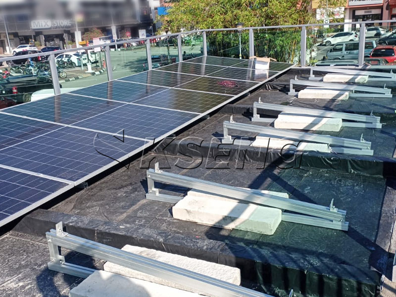 Solution solaire pour toit à ballast en Malaisie