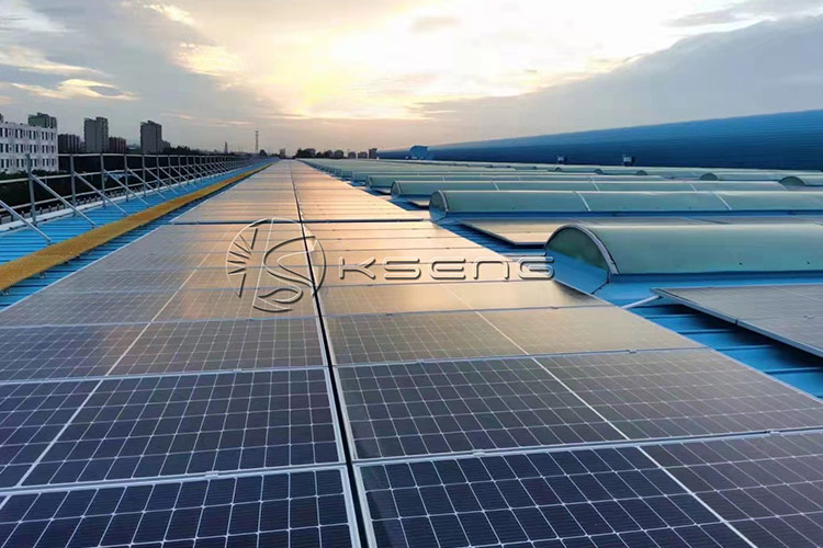 Systèmes de montage de toit de panneaux solaires / Le toit de panneaux solaires en vaut-il la peine ?
