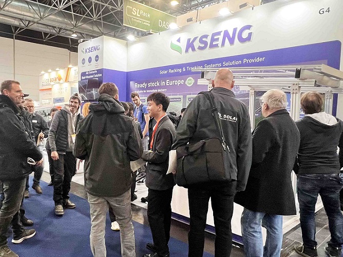 Kseng Solar suscite un grand intérêt avec des solutions de rayonnage solaire à scénario complet au Solar Solutions Düsseldorf 2023
    