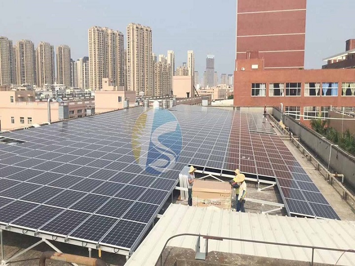 Projet solaire de toit de Xiamen en Chine 400KW
